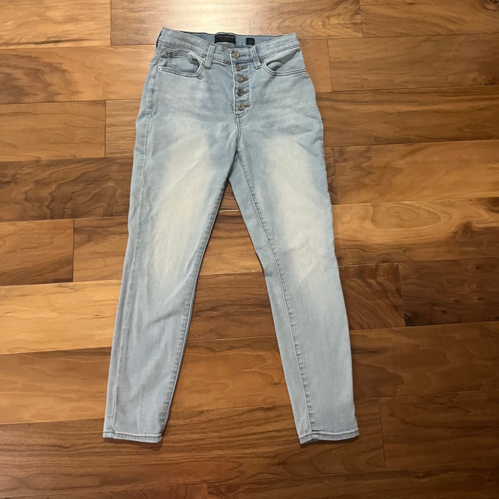 Lucky Brand Women’s Light Wash  Jeans- Ankle/Cropped